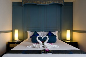 Suite junior, 1 habitación, vista a la ciudad | Minibar, caja de seguridad en la habitación, escritorio y wifi gratis 