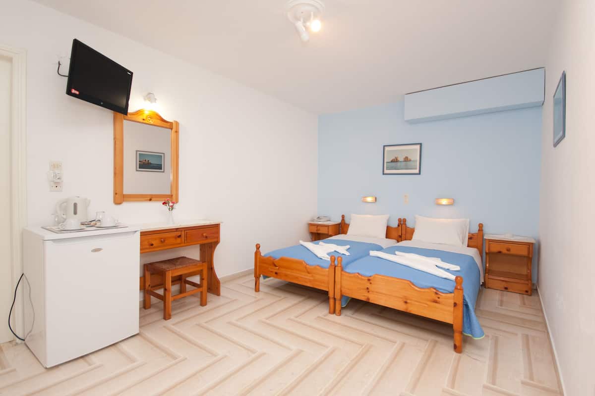 Economy Room (Semi-basement with Window)