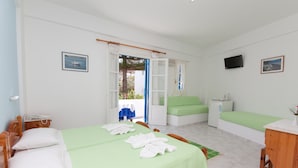 Quadruple Room - Marinos Hotel (Paros)