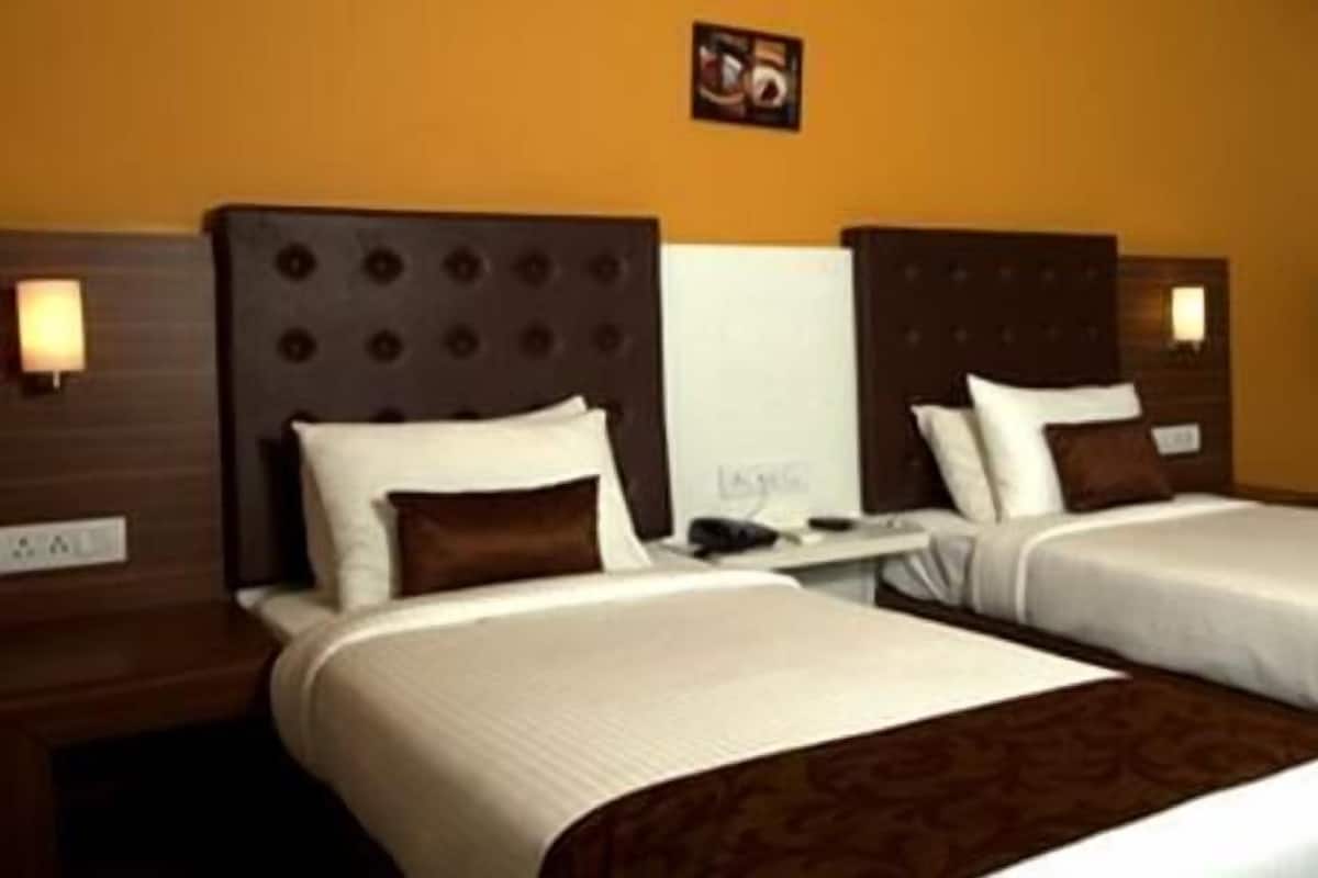 Mango Comfort | Pillowtop beds, in-room safe, iron/ironing board (on request)