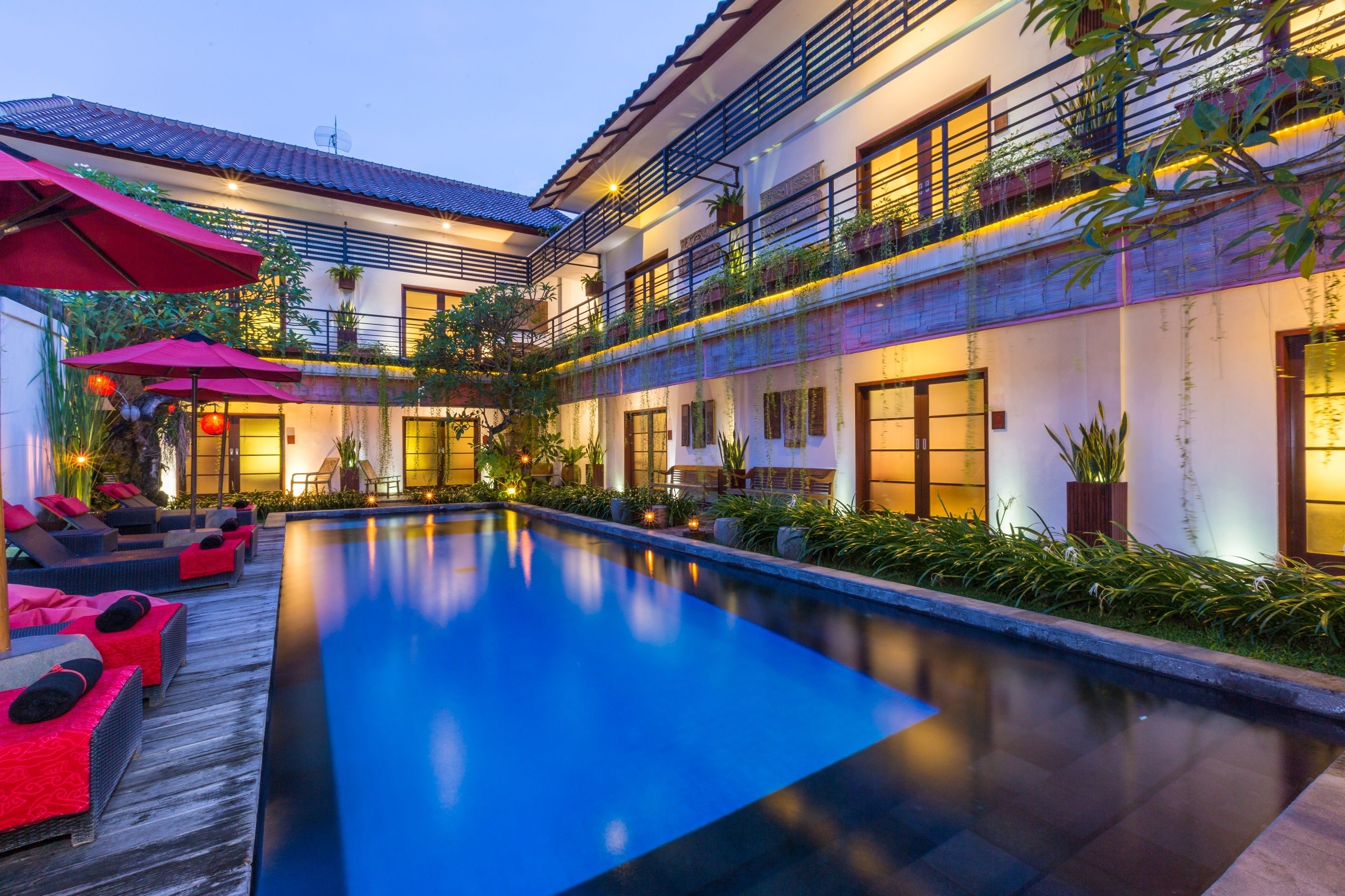 outdoor pool, pool loungers