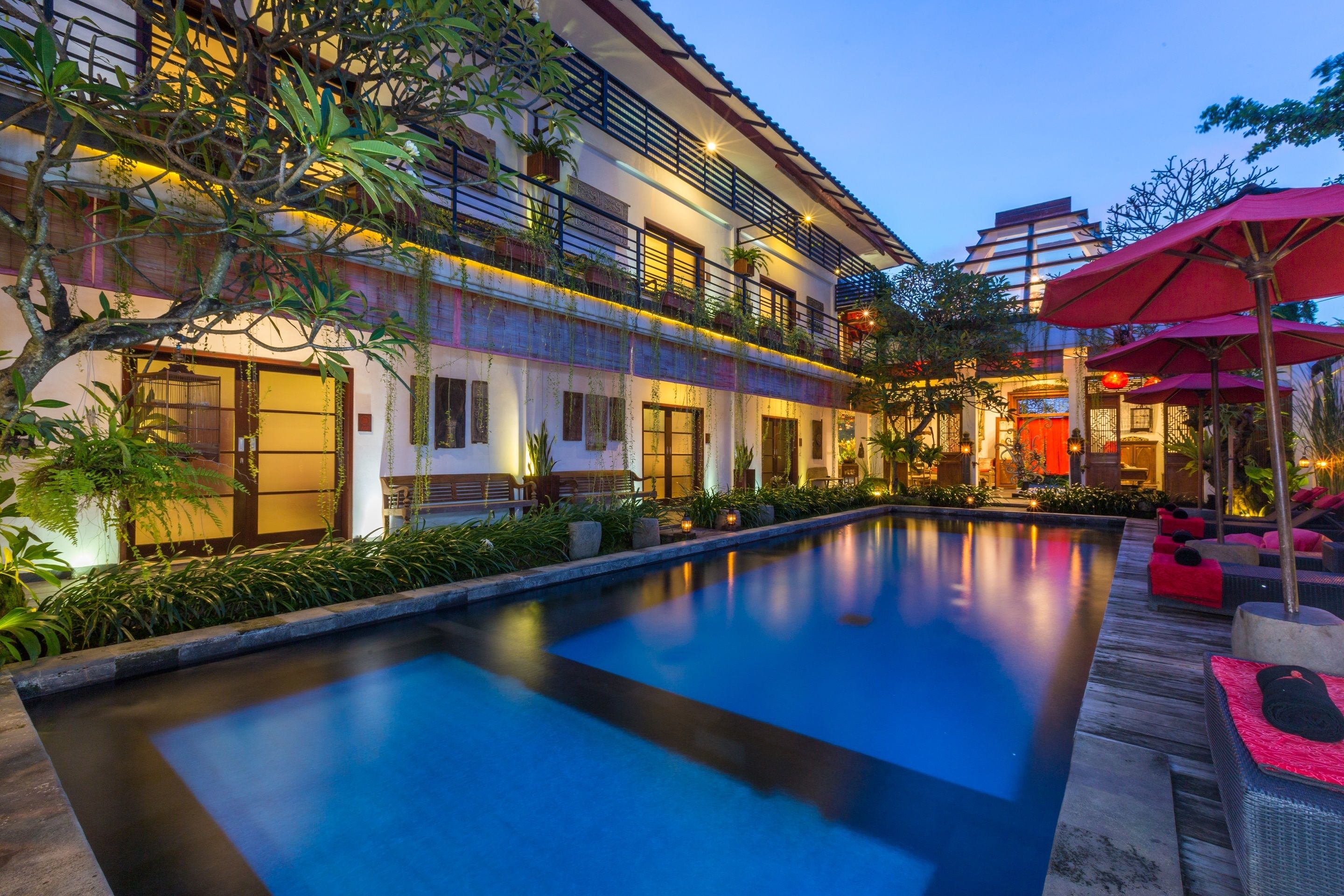 outdoor pool, pool loungers