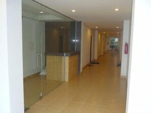 Hallway - The Lounge - Hostel (Koh Samui)