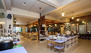 Daily buffet breakfast for a fee - favehotel Premier Cihampelas (Bandung)