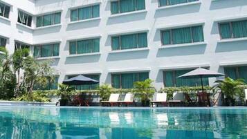 Outdoor pool, pool umbrellas, sun loungers