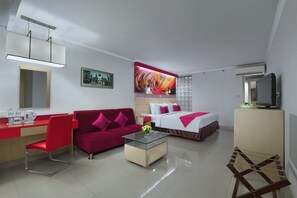 Deluxe Room | In-room safe, desk, laptop workspace, soundproofing - favehotel Premier Cihampelas (Bandung)