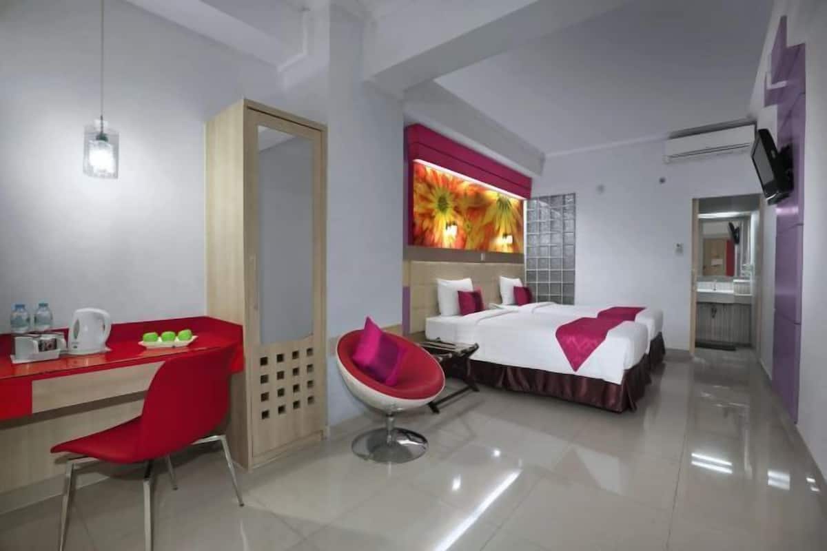 In-room safe, desk, laptop workspace, soundproofing