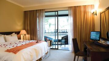 1 bedroom, in-room safe, desk, soundproofing