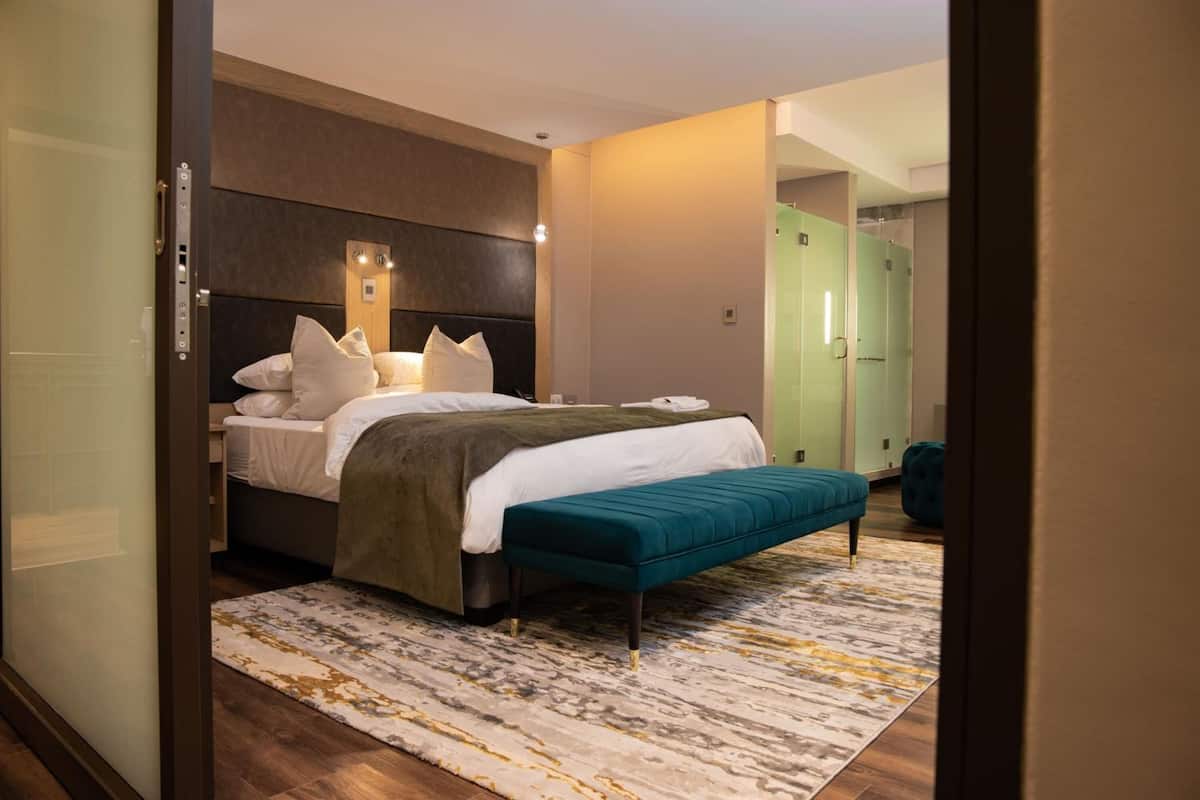 Suite de lujo | 1 habitación, caja de seguridad en la habitación y escritorio