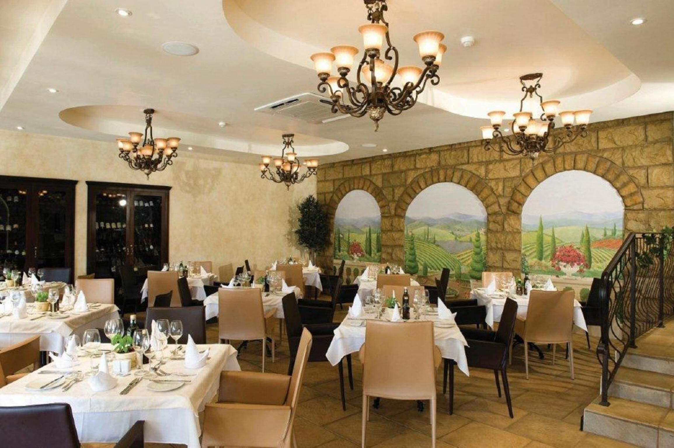 3 restaurants; breakfast, lunch, and dinner served