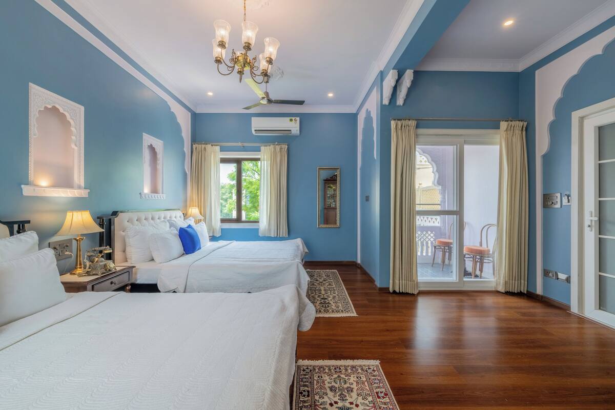 superior room with full day use of car with chauffer and complimentary airport pick up | egyptian cotton sheets, premium bedding, pillow-top beds, minibar