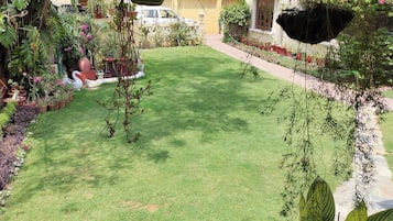 Super Deluxe Room with Complimentary Airport Pick up | Garden view