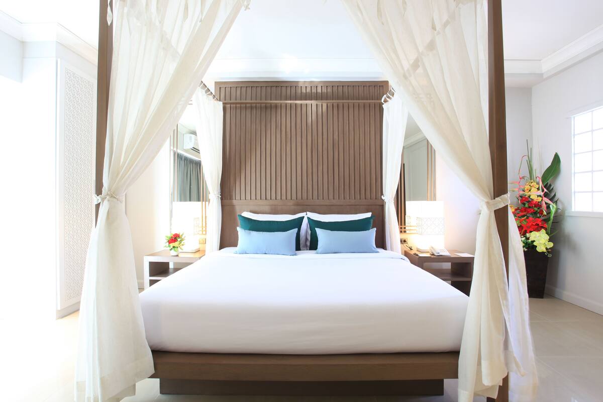 Deluxe Pool View | View from room