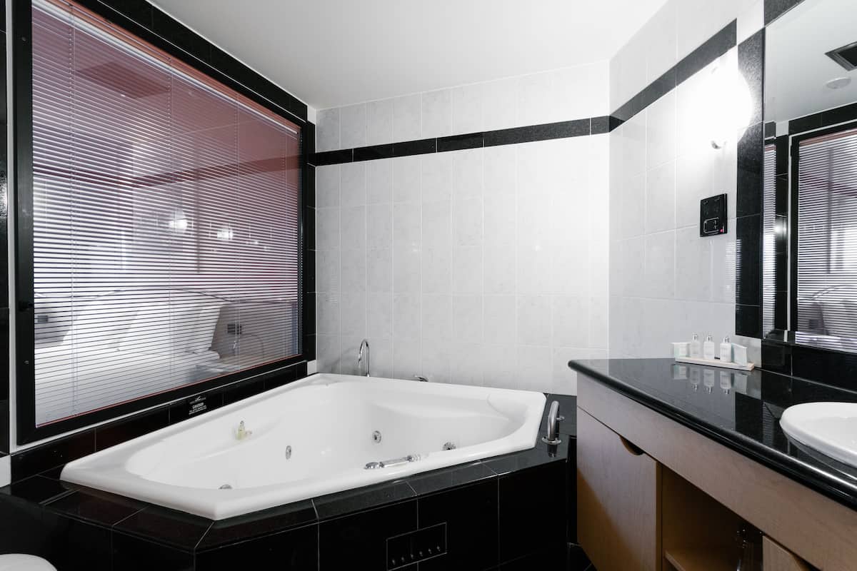 pillow-top beds, minibar, in-room safe, desk