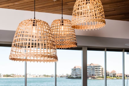 2 bars/lounges. Lakes Hotel