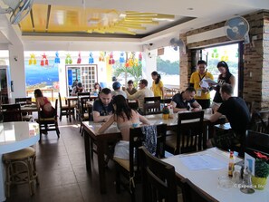 Restaurant - Seashore Beach Resort (Puerto Galera)