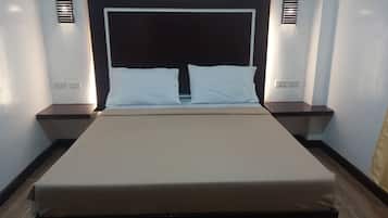Minibar, rollaway beds