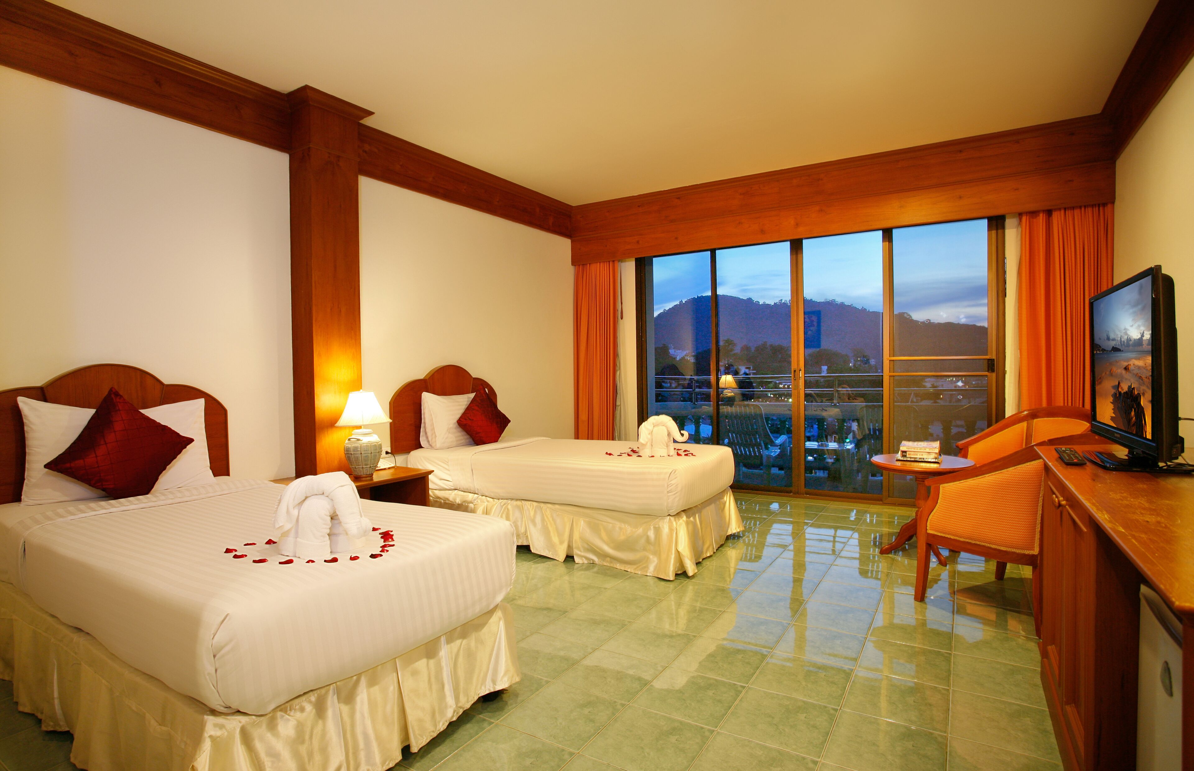 1 bedroom, premium bedding, in-room safe, desk