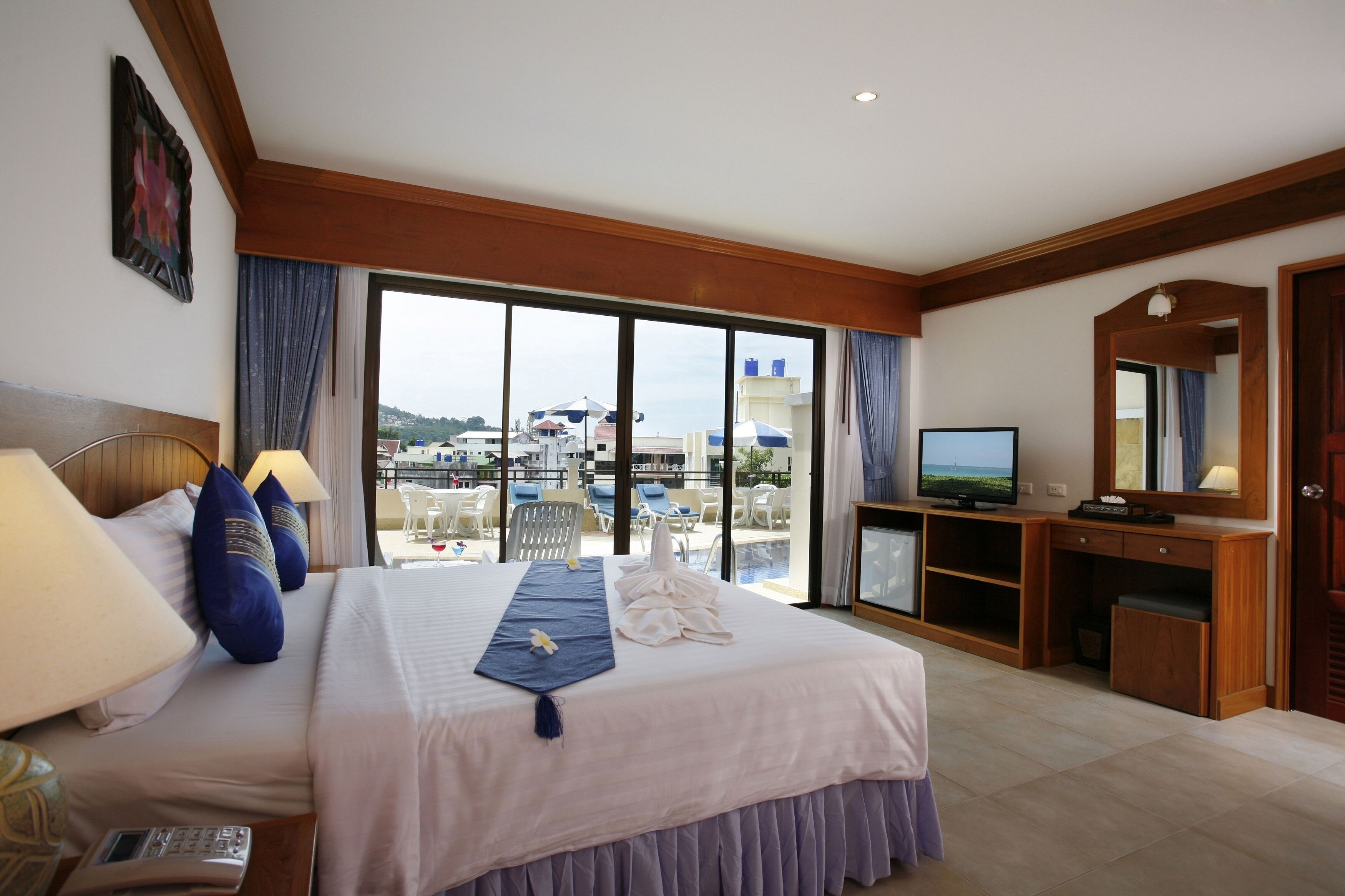 1 bedroom, premium bedding, in-room safe, desk