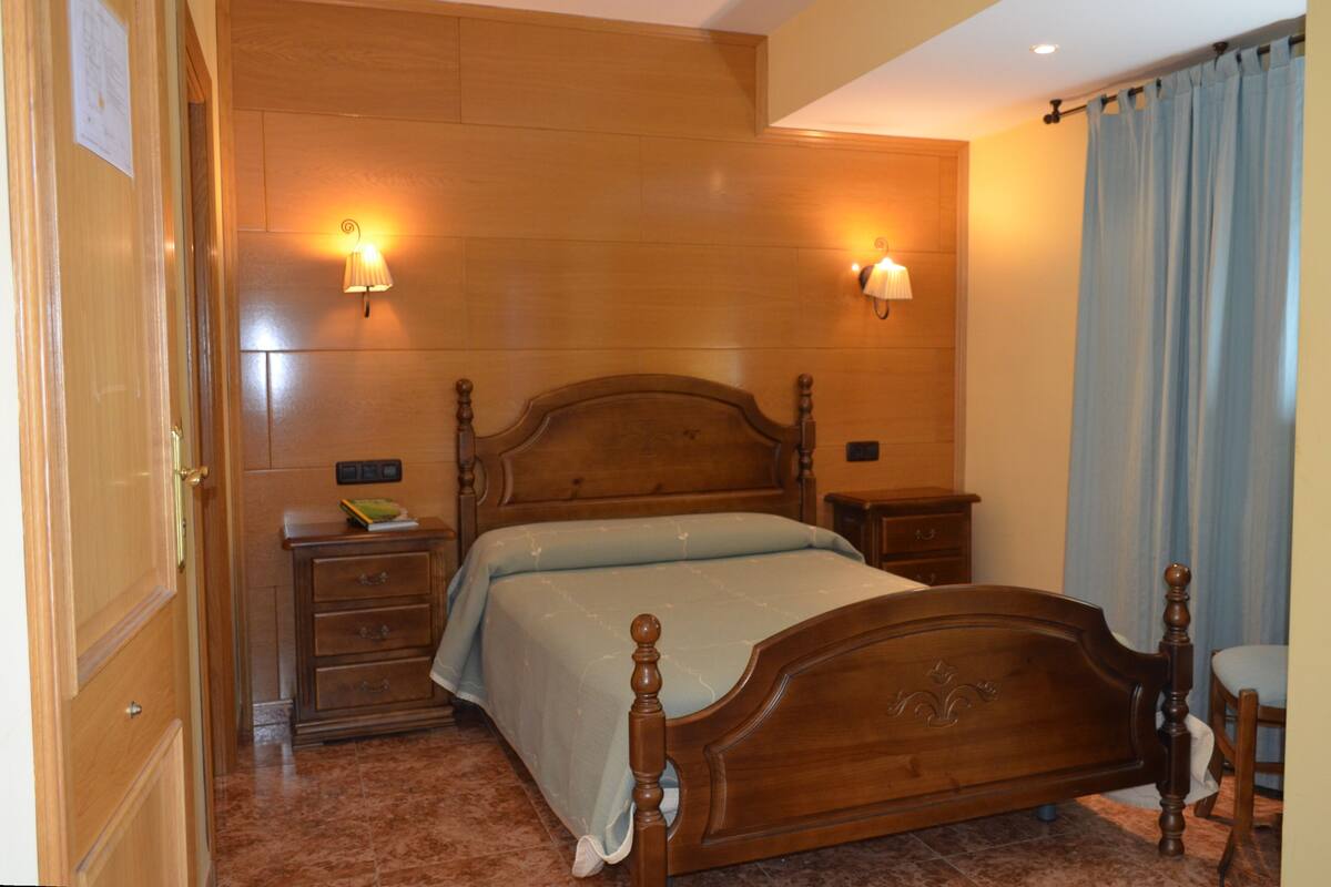 Classic Single Room | Desk, laptop workspace, soundproofing, iron/ironing board (on request)