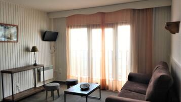 Caja de seguridad en la habitación, wifi gratis y ropa de cama