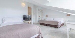 In-room safe, individually decorated, desk, blackout drapes - Hotel Suances (Suances)
