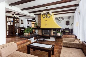 81-cm TV with cable channels - Muntele Rece (Bran)