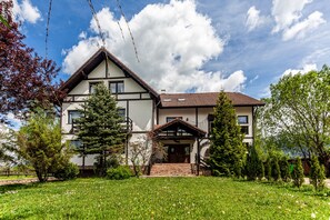 Front of property - Muntele Rece (Bran)