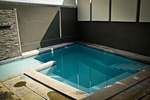 Outdoor pool - F1 Hostels Peru (Lima)