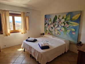 In-room safe, laptop workspace, iron/ironing board - Residenza Capriccioli (Arzachena)