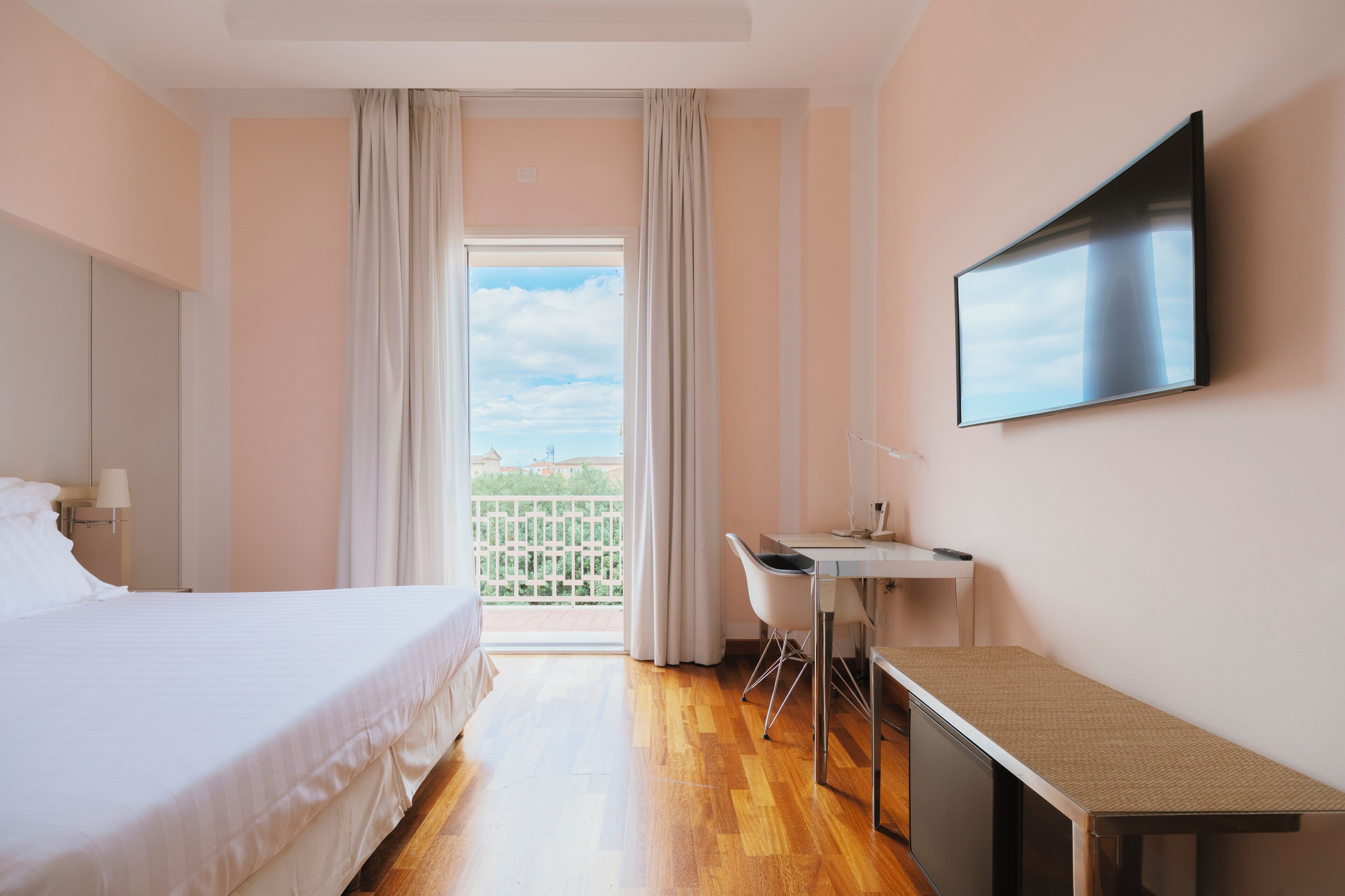 superior room, 1 double bed | 1 bedroom, minibar, in-room safe, desk