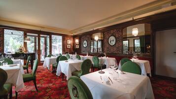 Abendessen, lokale KĂŒche, Blick auf den Garten