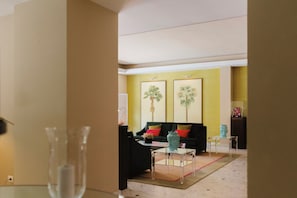 Café da manhã com buffet todos os dias (EUR 10.00 por pessoa)