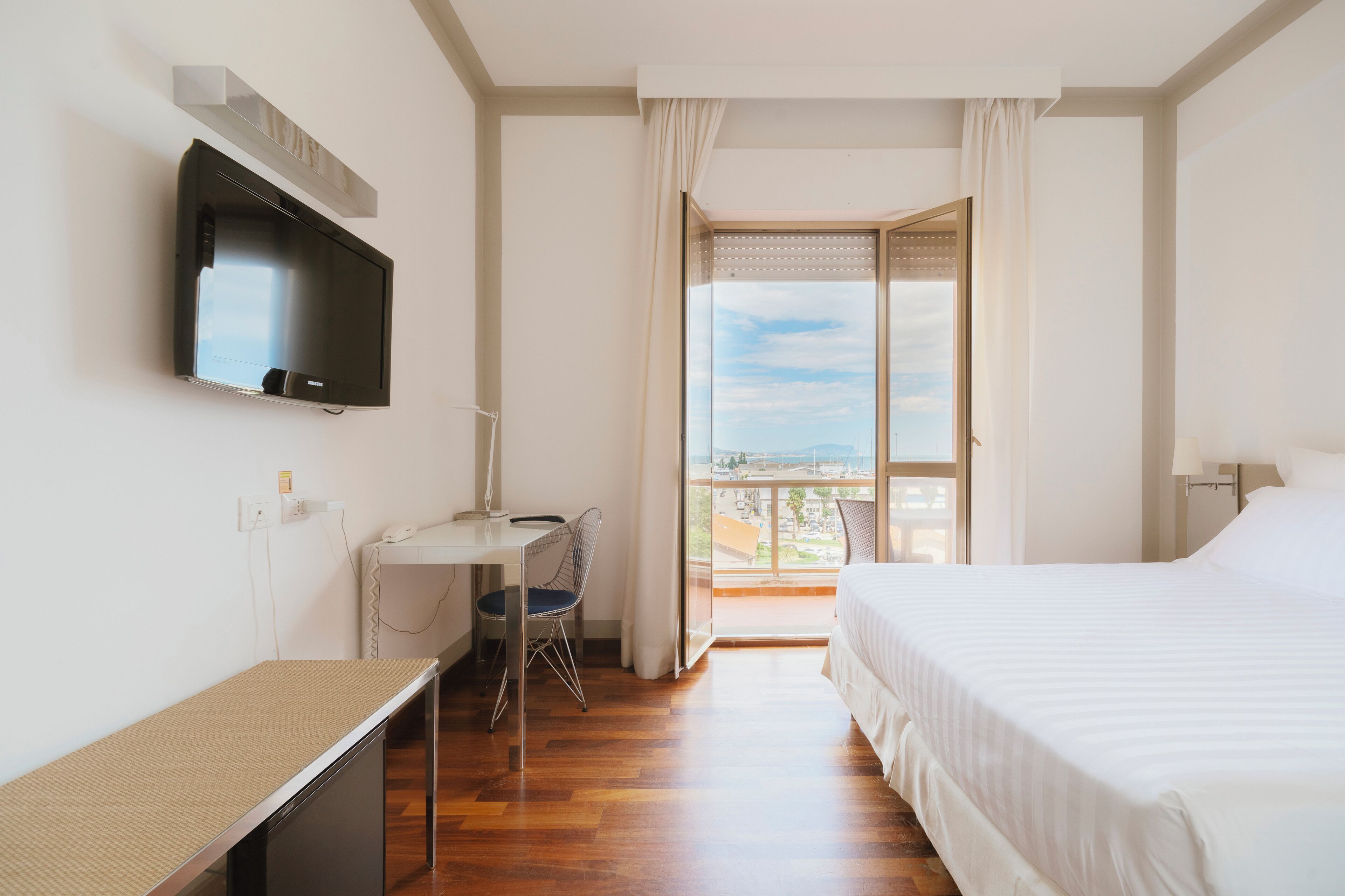 superior room, 1 double bed | 1 bedroom, minibar, in-room safe, desk