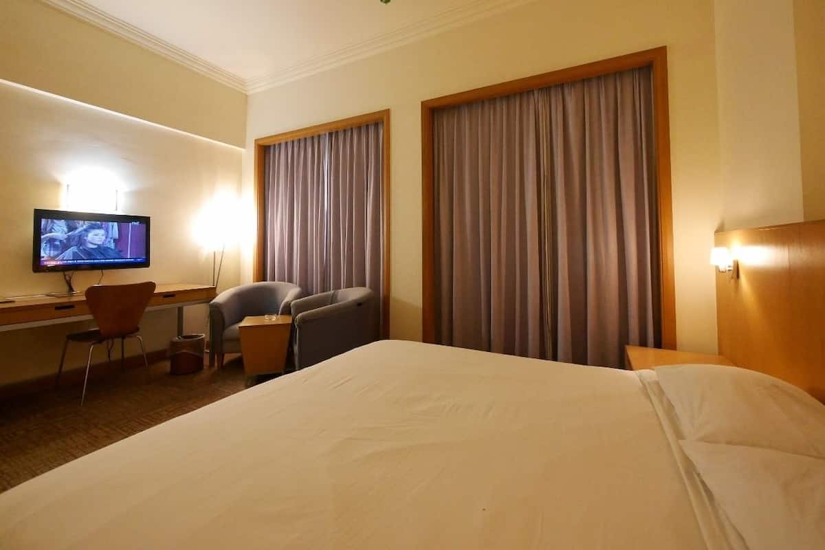 Superior Double Room | Desk, WiFi (free), bed sheets