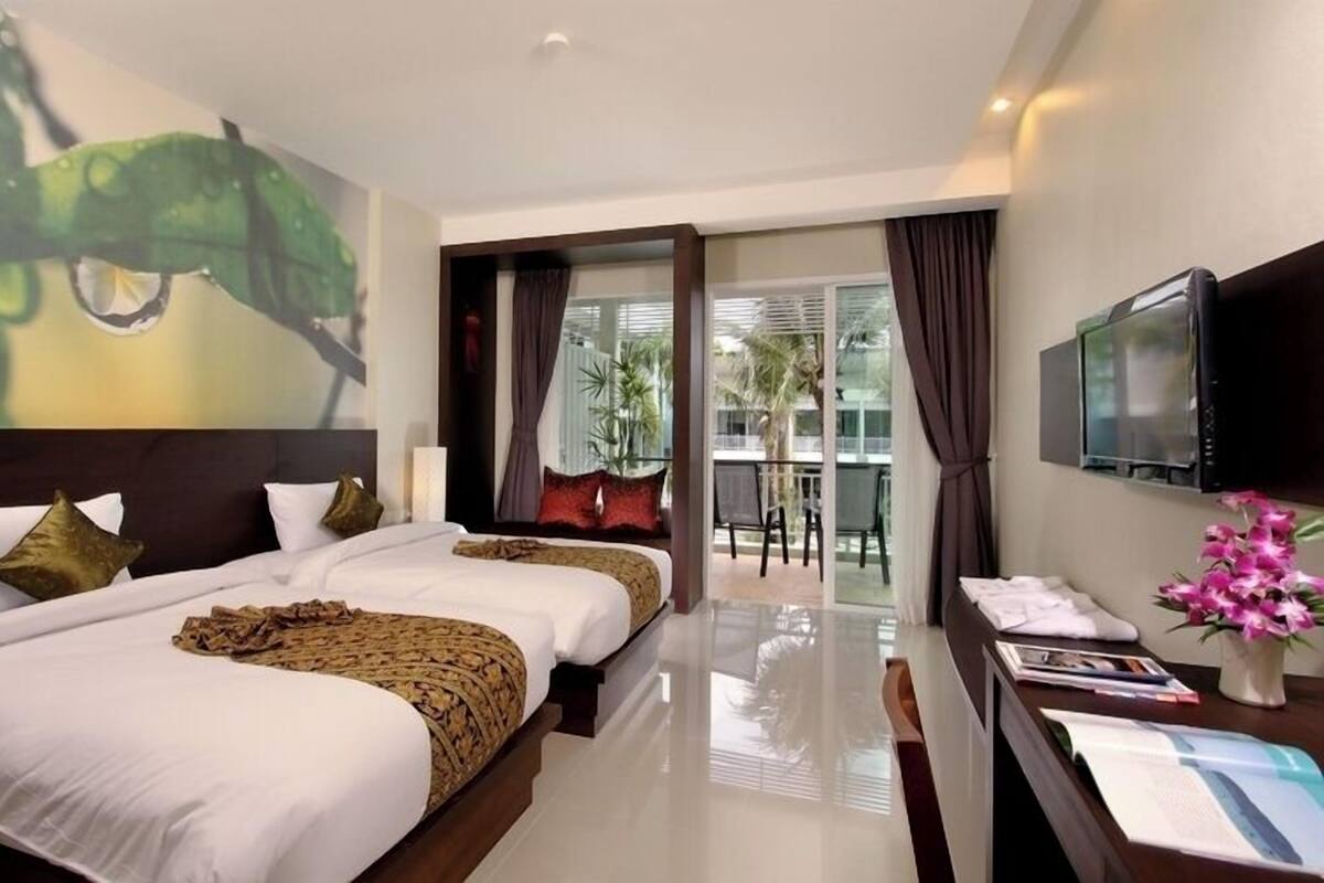 Minibar, in-room safe, desk, blackout curtains