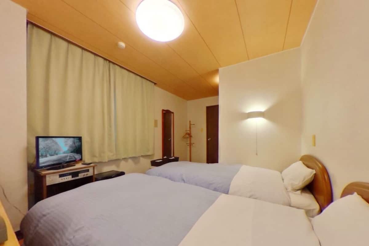 Zweibettzimmer, 2 Einzelbetten, Nichtraucher | Hochwertige Bettwaren, Schreibtisch, laptopgeeigneter Arbeitsplatz