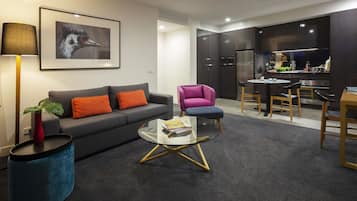 Luxury Apartment | Premium bedding, minibar, in-room safe, desk