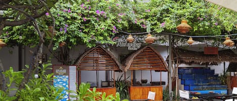 2 restaurants, breakfast, lunch, dinner served; international cuisine