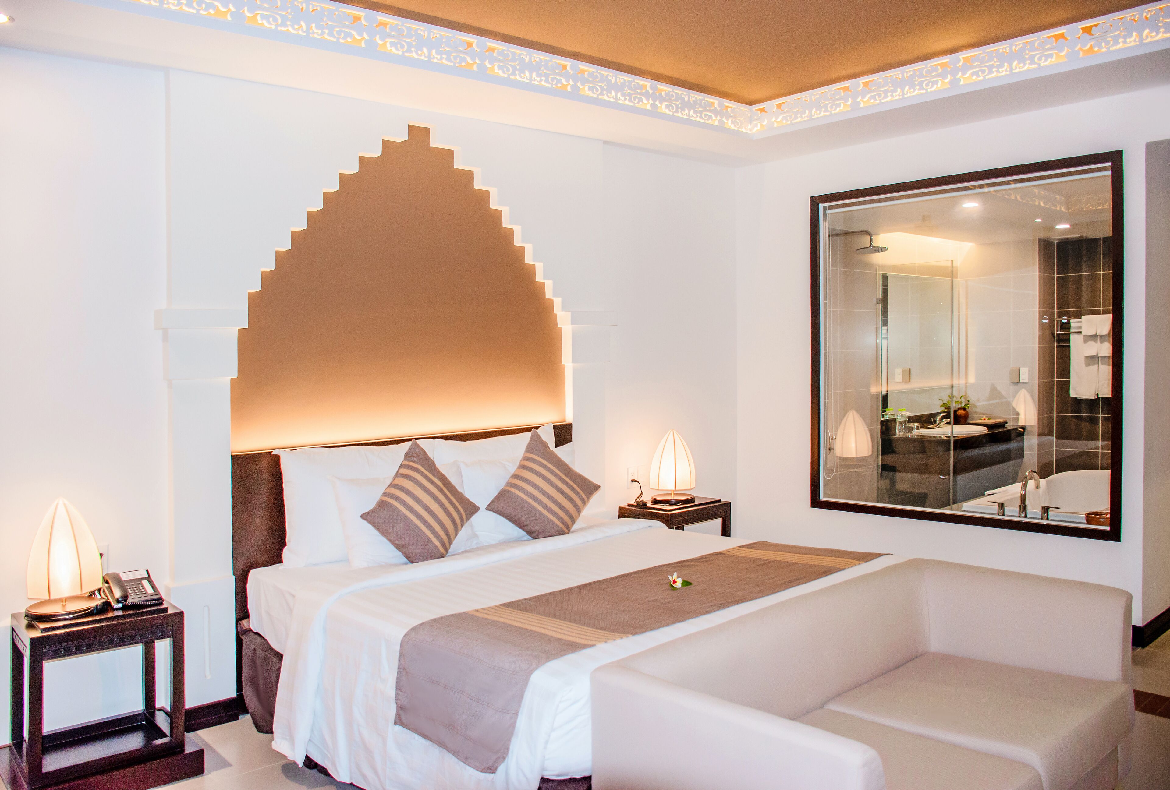 panoramic room, 1 queen bed, sea view | living area | 32-inch lcd tv with satellite channels, tv