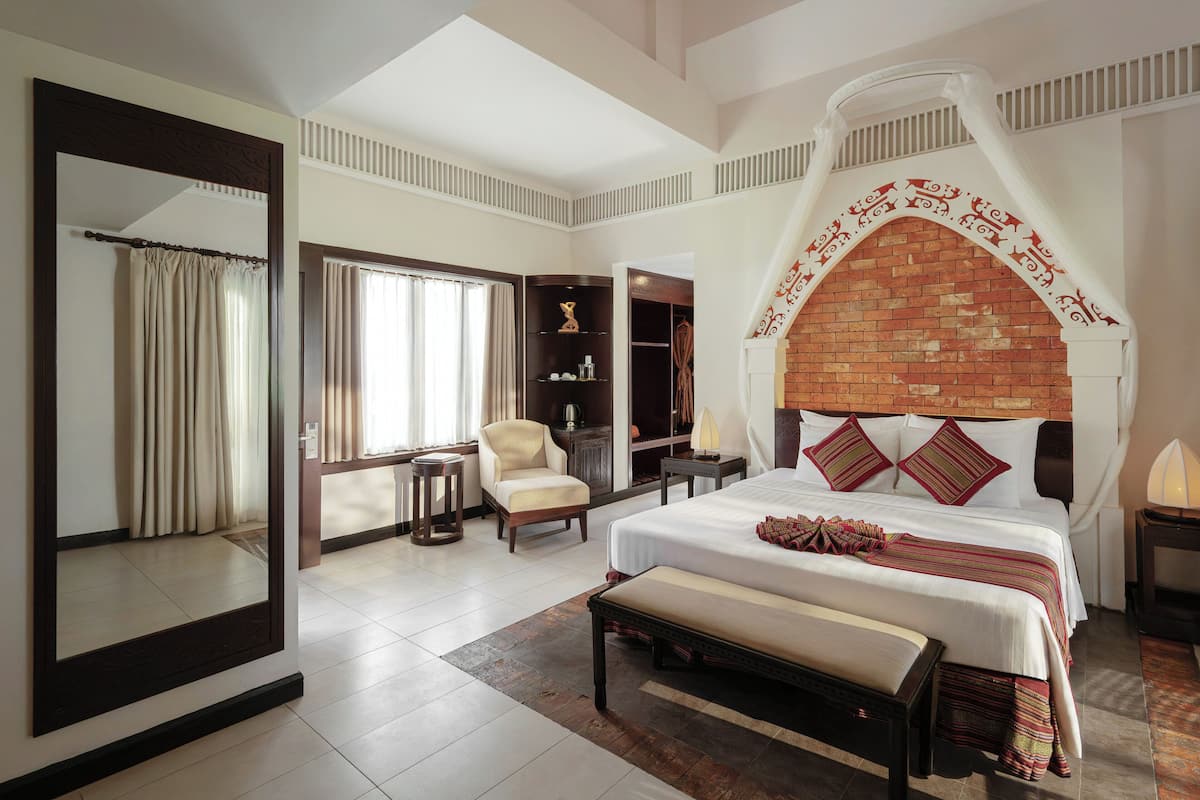 Signature Room | 1 bedroom, minibar, in-room safe, desk