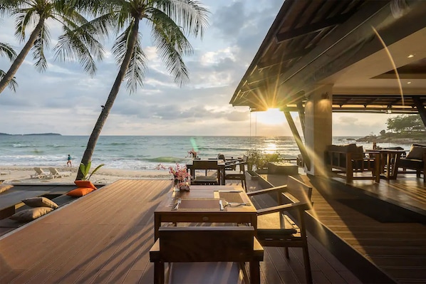 2 restaurants, breakfast served