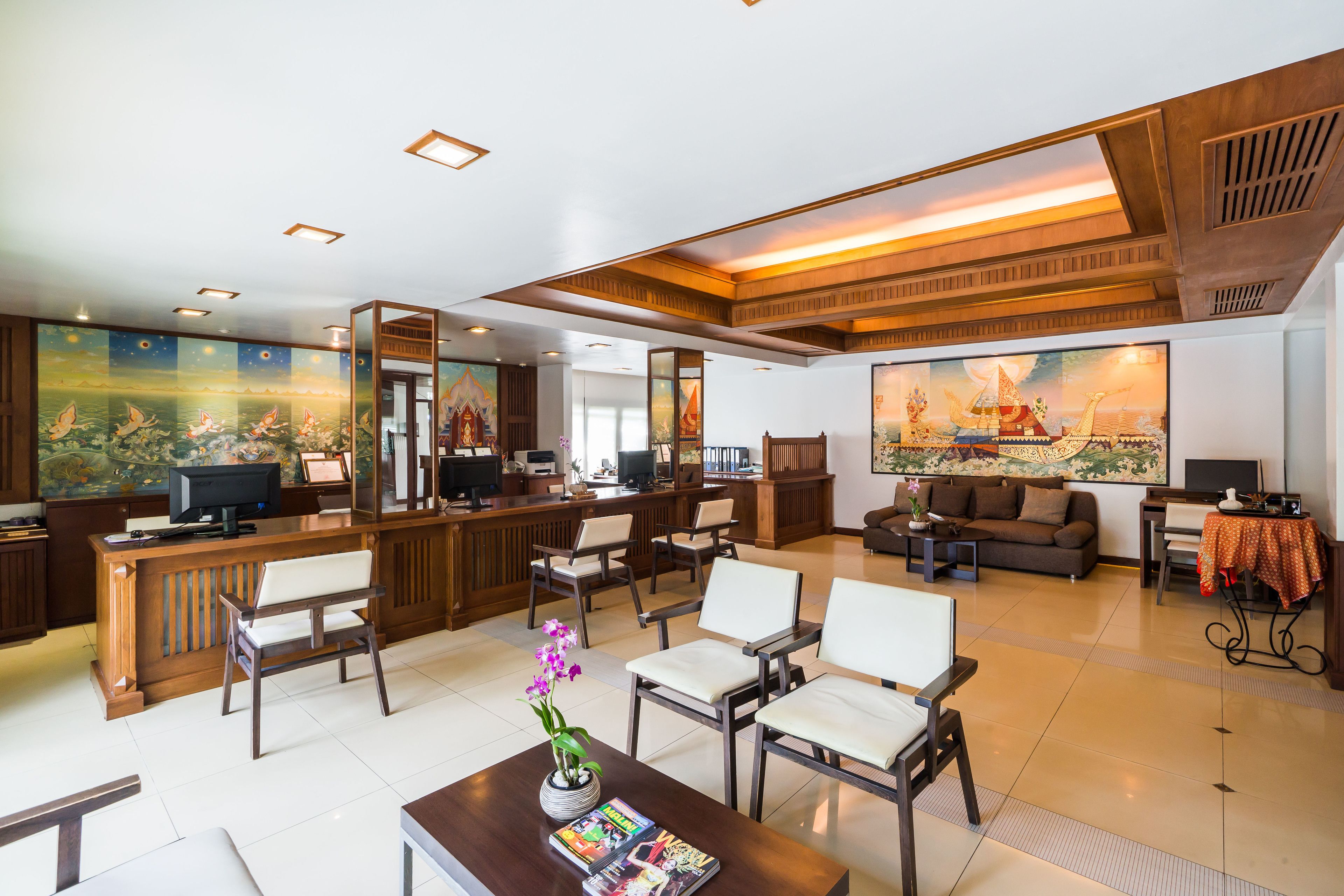 2 bars/lounges, beach bar