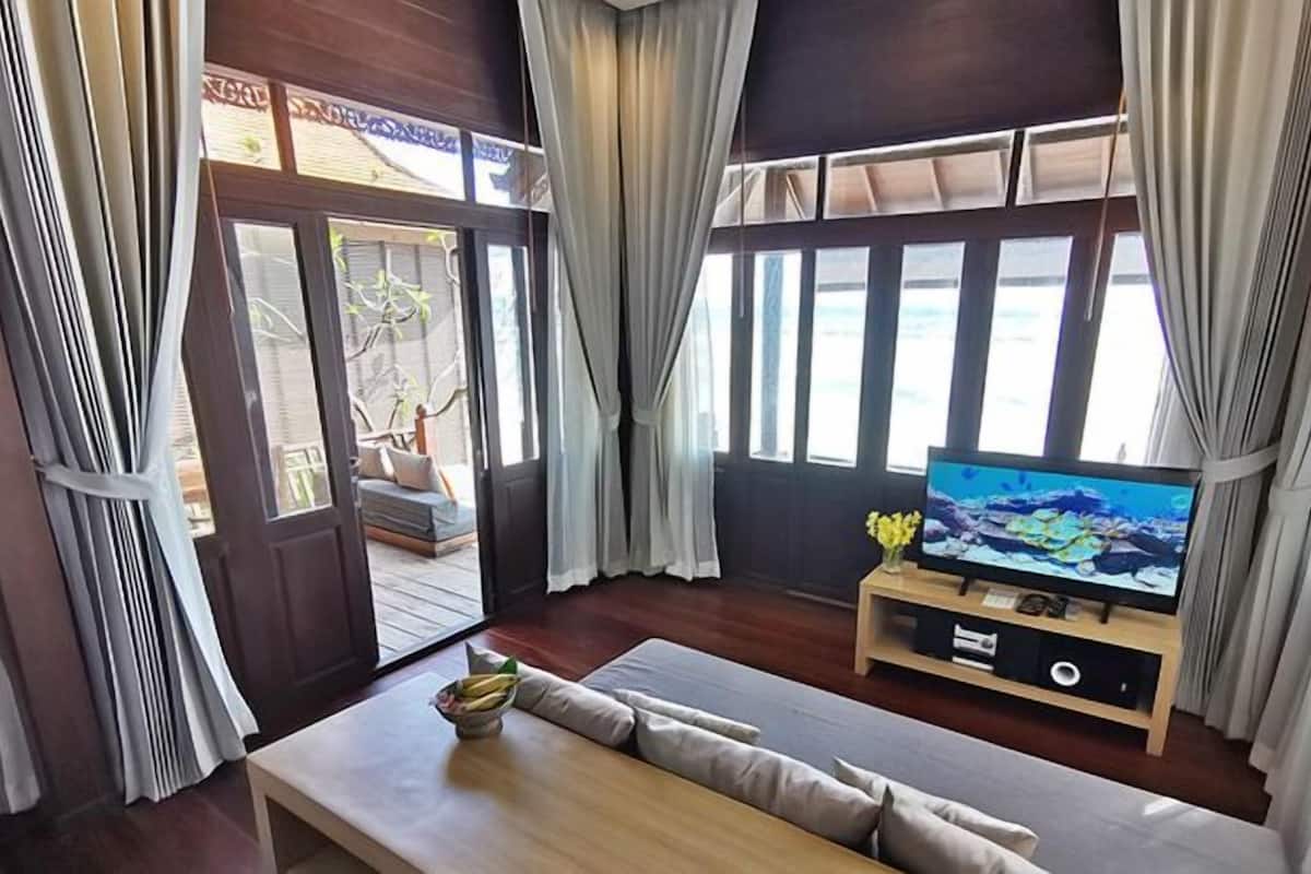 32-inch lcd tv with satellite channels, tv, dvd player