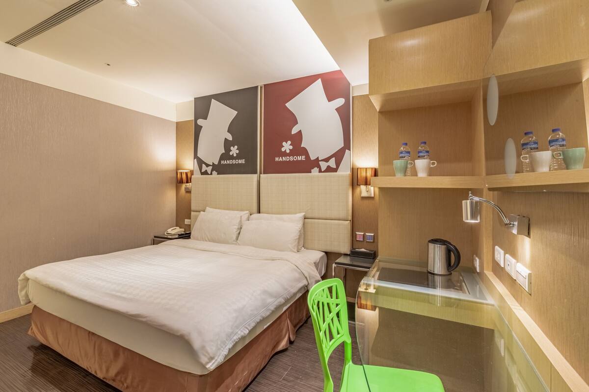Superior Double Room, 1 Queen Bed, No Window, No Parking Space | Premium bedding, down comforters, pillowtop beds, minibar (free items)