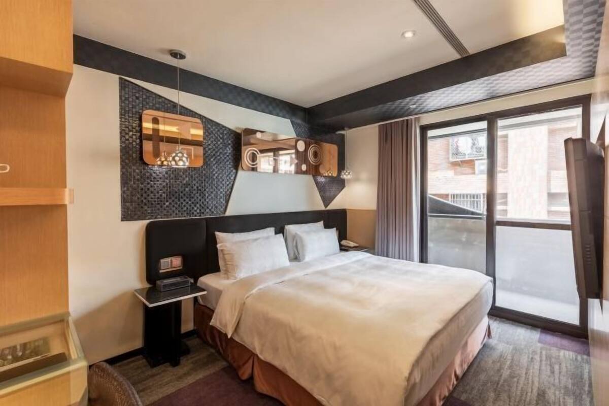1 chambre, literie de qualité, couette en duvet