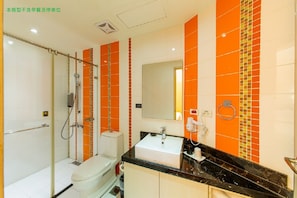 Articles de toilette gratuits, sèche-cheveux, chaussons