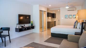 สแตนดาร์ดสตูดิโอ, ปลอดบุหรี่, ห้องครัวขนาดเล็ก (Studio Apartment) | เครื่องนอนระดับพรีเมียม, ตู้นิรภัยในห้องพัก, โต๊ะทำงาน, ห้องเก็บเสียง