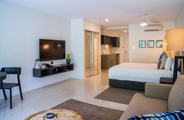 Standard-studio, tupakointi kielletty, keittotila (Studio Apartment) | Ylelliset vuodevaatteet, tallelokero huoneessa, työpöytä, äänieristys