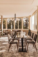 Breakfast, lunch, dinner served; French cuisine 